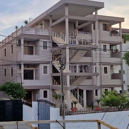 Guest House "Pisha" Durrës 外观 照片