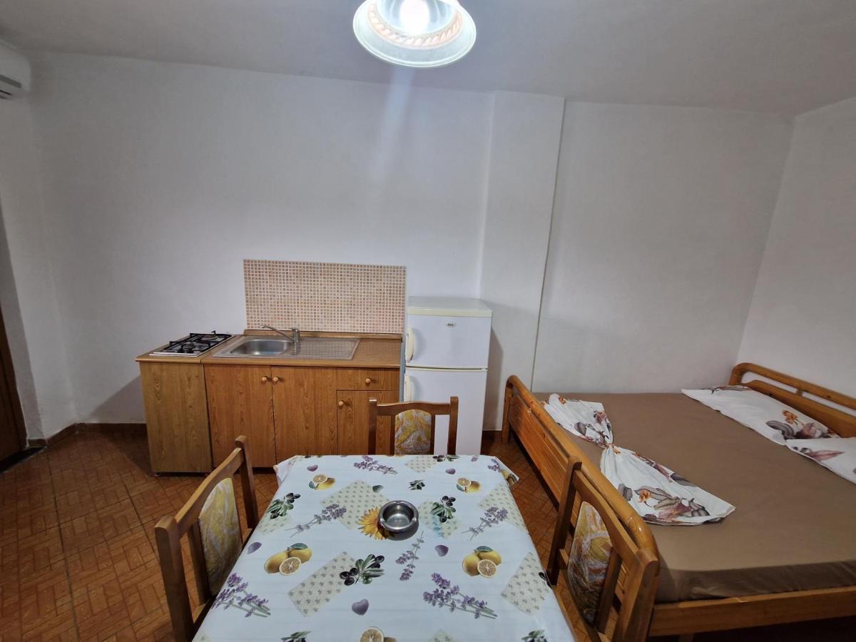 Guest House "Pisha" Durrës 外观 照片