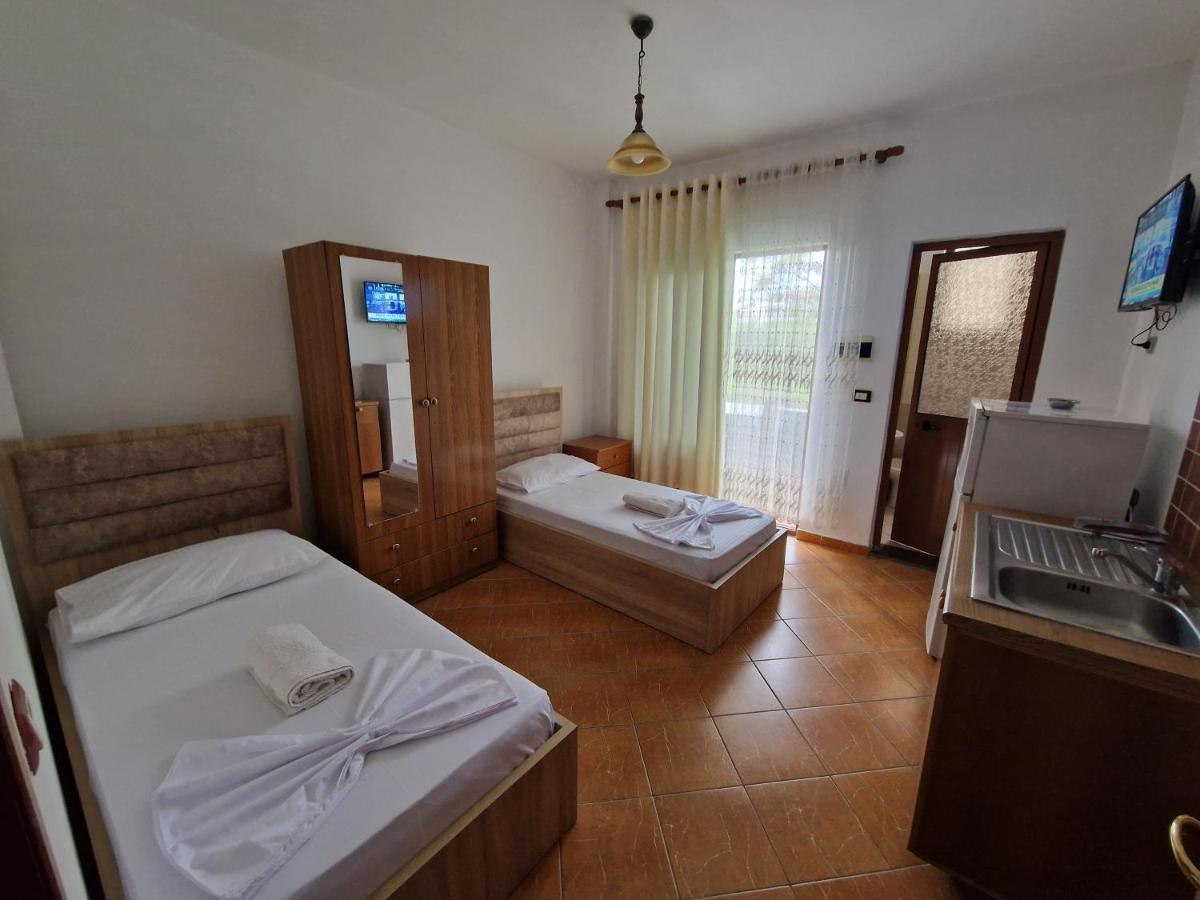 Guest House "Pisha" Durrës 外观 照片