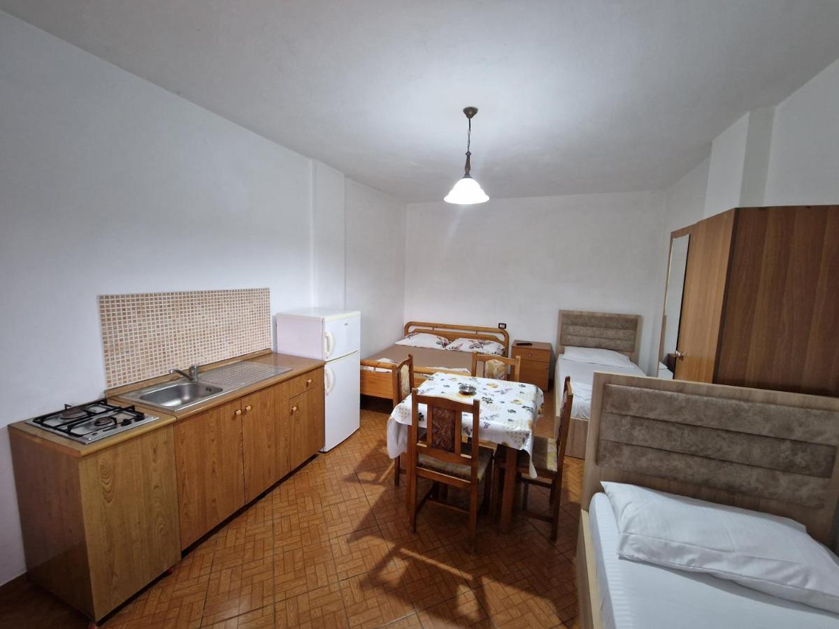 Guest House "Pisha" Durrës 外观 照片