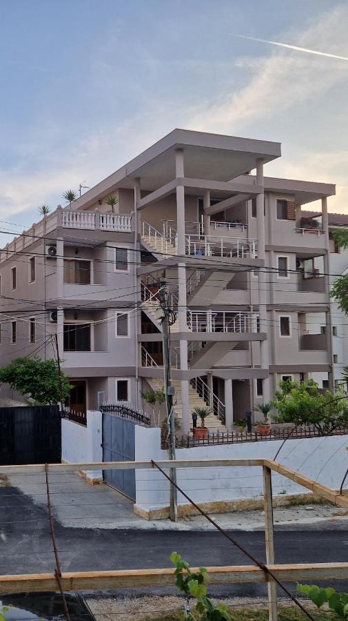 Guest House "Pisha" Durrës 外观 照片