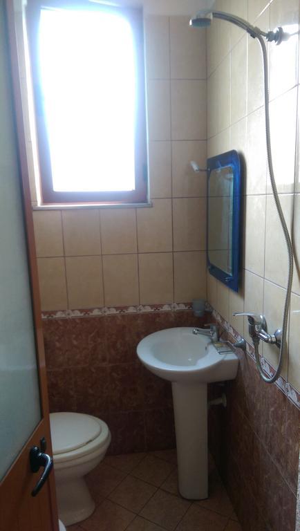 Guest House "Pisha" Durrës 外观 照片