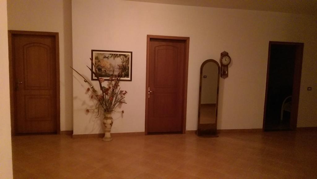 Guest House "Pisha" Durrës 外观 照片