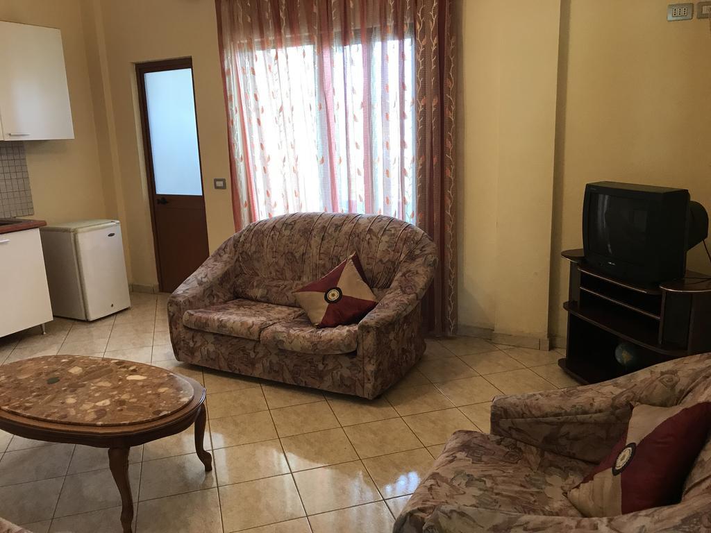 Guest House "Pisha" Durrës 外观 照片