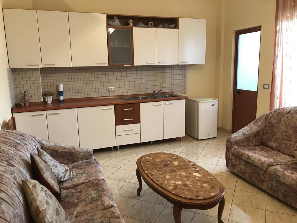 Guest House "Pisha" Durrës 外观 照片